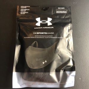 NWT Under Armour Sports Mask sz M/L